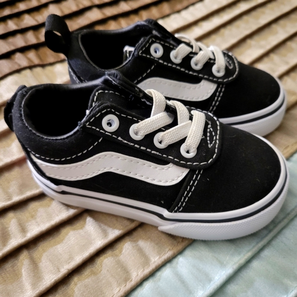 Vans Ward Slip-On Sneakers